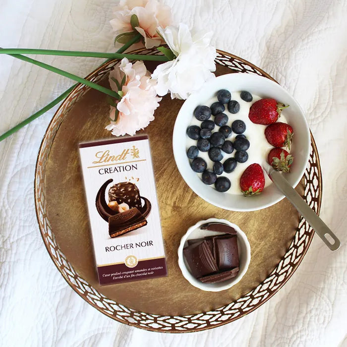 Tablette Lindt Création noir – praliné rocher (150 g)