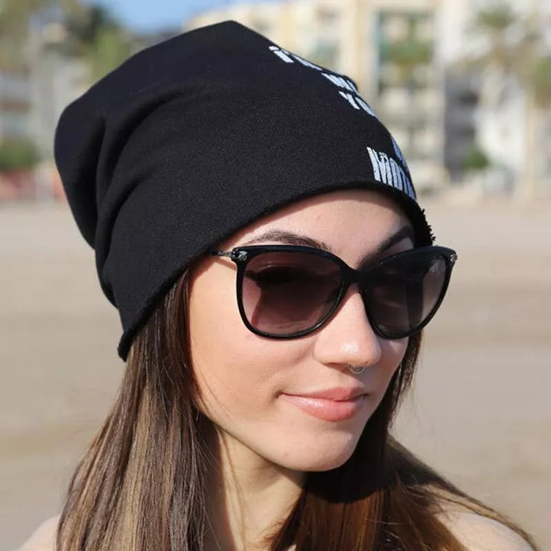 Bonnet imprimés noirs