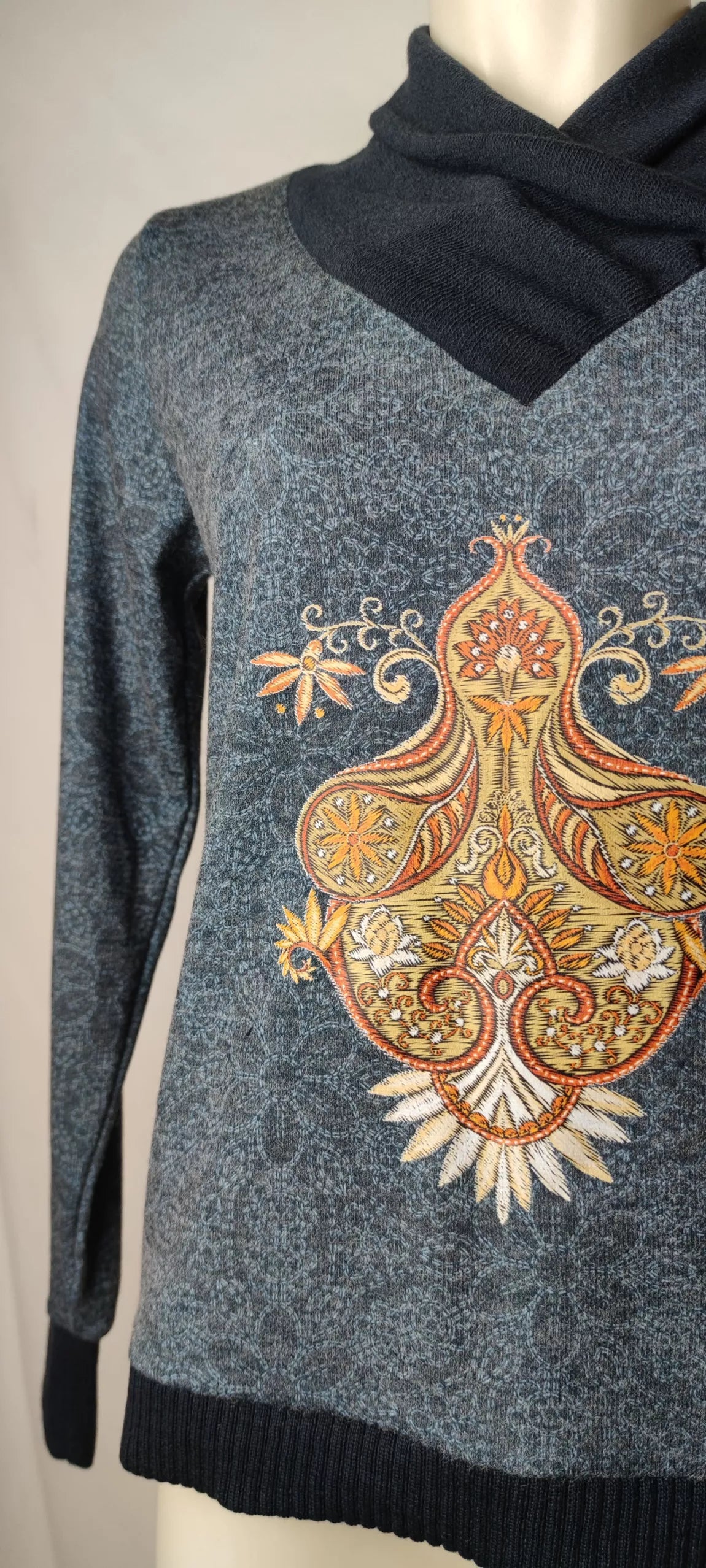 Pull Femme – Modèle Essence à Col Montant