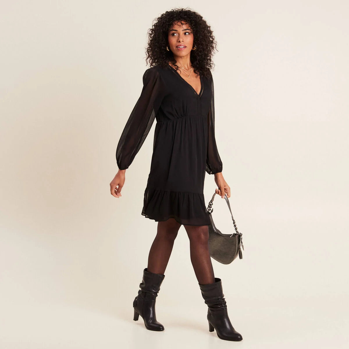 Robe évasée fluide col V – Noir (BRÉAL)